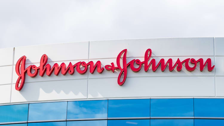 Johnson& Johnson تعلن عن توافر فرص عمل شاغرة لحملة البكالوريوس لدى دبي